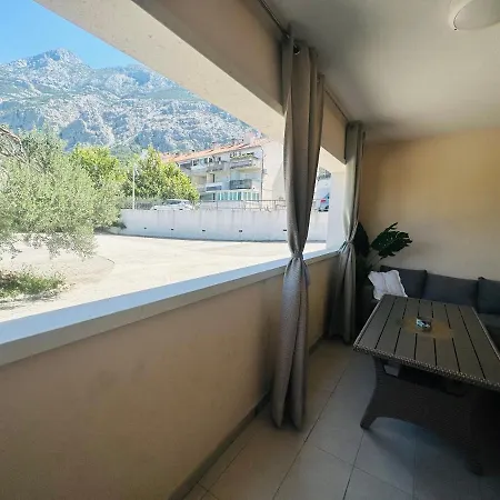 Tony * Μακάρσκα