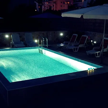 Tony * Μακάρσκα