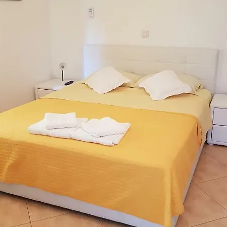 Tony * Μακάρσκα